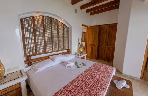 Playa Las Gatas Hotel | Pacífica Grand Zihuatanejo