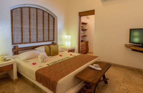 Playa Las Gatas Hotel | Pacífica Grand Zihuatanejo