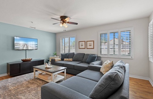 Crown Point Condo | Pacific Blue Three| Walk to the Beach | 3 BR Home