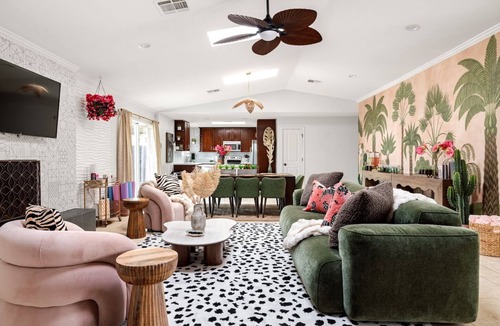 Scottsdale Estates Eight House | Palm Ritual Bachelorette, 5 min to Old Town, Karaoke + Glam Stations