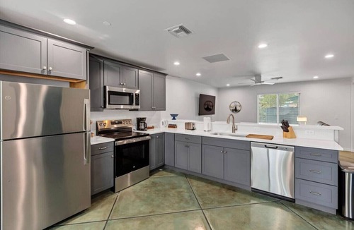 Menlo Park House | Panoramic Balcony Views | Pet-Friendly Casita