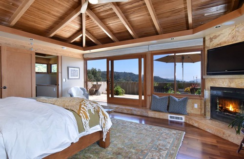 Topanga House | Panoramic mountain vista retreat surrounded by nature and Malibu beaches nearby.