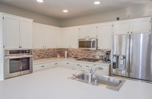 Seven Hills House | 🌴🏊‍♂️🌞⛳Paradise off the strip, 4BR+Big Loft+Fun Backyard