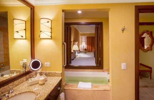 Centro Hotel | Paradise Resort in Cabo San Lucas
