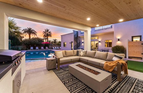Paradise Valley Village House | Paradise Villa