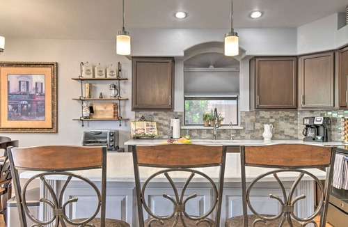 Arroyo Springs House | Patio & Grilling Station: Family Home in Glendale