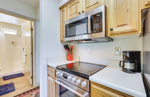 Paradise Valley Village Cottage | Patio & Pool Access: Sunny Phoenix Casita!