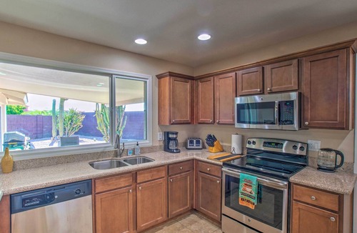 Litchfield Park House | Patio + Yard: Pet-Friendly Gem in Litchfield Park!