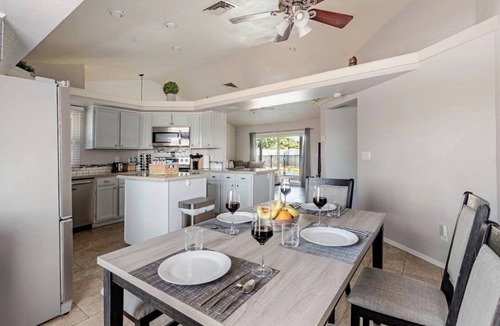 Peoria House | Peaceful 3-bedroom house with a pool in the heart of pleasant Peoria