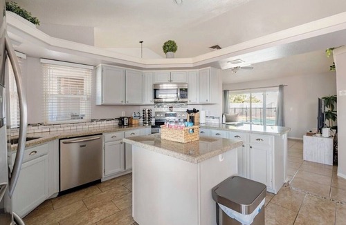 Peoria House | Peaceful 3-bedroom house with a pool in the heart of pleasant Peoria