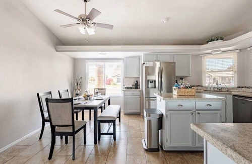 Peoria House | Peaceful 3-bedroom house with a pool in the heart of pleasant Peoria