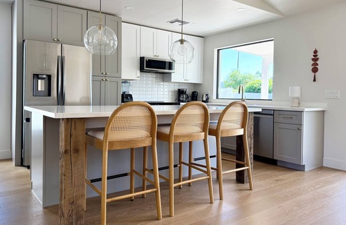 La Paz At Desert Springs House | Peaceful 3BD/2BA Dog-Friendly Paradise Posada