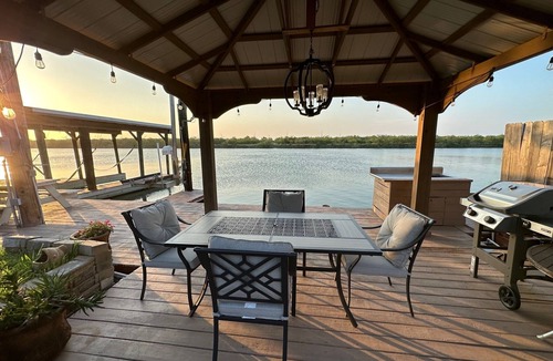Rio Hondo Villa | Peaceful and fully equipped 2 bedroom home with private pier.
