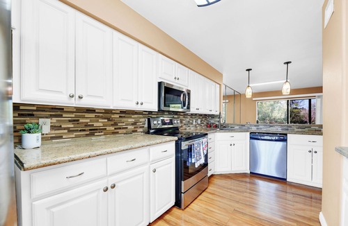 Mission House | Peaceful and Relaxing Golf Course Villa @ Highland Park