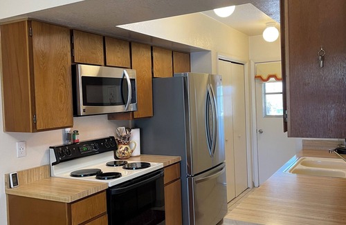 Desert Hills Estates House | Peaceful Desert Hills Retreat – Furnished 2BR with Mountain Views & Patio