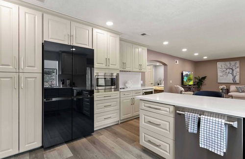 West Covina House | Peaceful Hillside 4BR Retreat｜w/Main Floor Bedroom & Backyard｜Pet-Friendly#41742