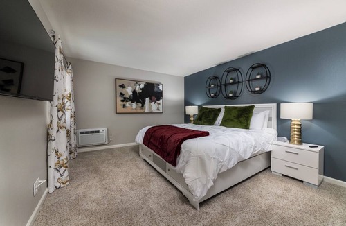 Thousand Oaks Apartment | Peaceful King Suite near FSAC & Proactive Sports w/Gym Access & 1 Gig WiFi