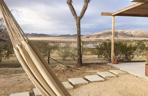 Panorama Heights House | Peaceful mid-century house under the boulders near Joshua Tree National Park