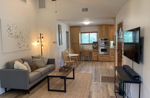 Meiners Oaks Cottage | Peaceful Ojai Arbolada Cottage