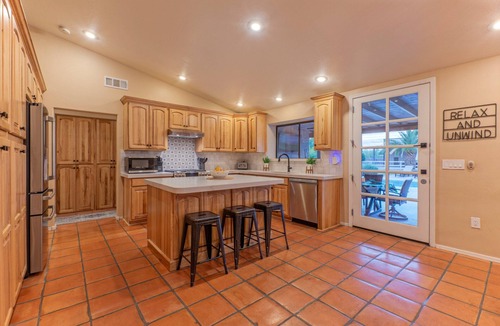 East Mesa House | PEACEFUL: One Story, 1 Acre Lot, Htd POOL, Fire Pit, Cornhole, 3 Bikes, TVs All BRs, RV Parking