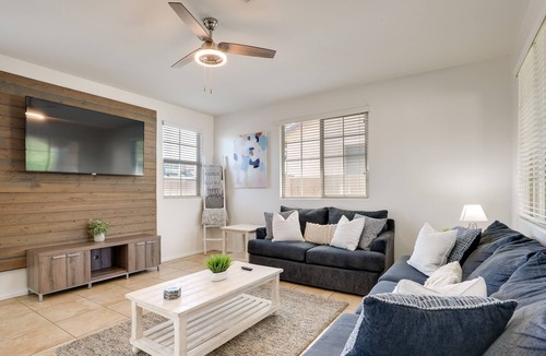 Maryvale House | Peaceful Phoenix Townhome Rental w/ Pool Access
