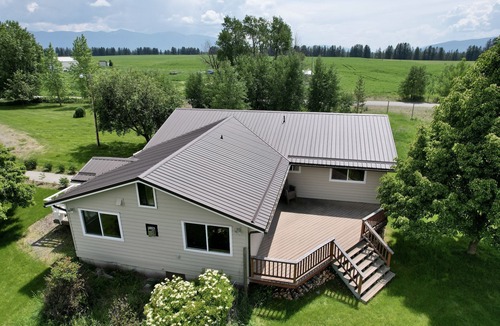 Bonners Ferry House | Peaceful Secluded Farmhouse - 10 minutes from Bonner's Ferry