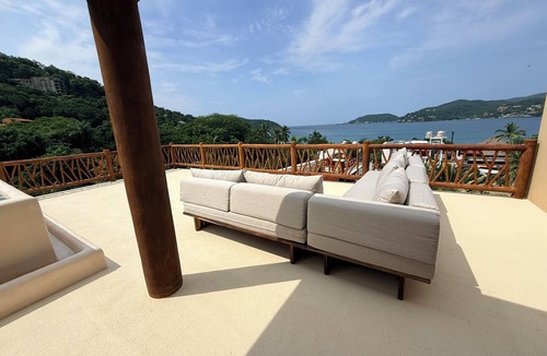 Zihuatanejo Villa | Penthouse private pool 1 block from beach 3 bedroom