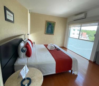 Queretaro Hotel | Penthouse with Pool, Gym & A/C