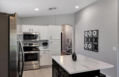 Summersett Village House | Peoria Paradise Pool Sports Complex family friendly