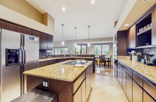 Starlight Estates House | Peoria Paradise: Poolside Vibes & Family Good Times. Spacious Backyard with Pool