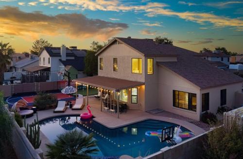 Peoria House | Peoria Paradise Sportscourt Heated Pool Gameroom