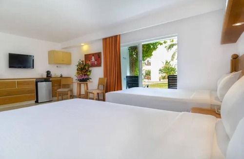 Punta Cancun Hotel | Perfect for Beach Getaways| Standard 1BR | Beachscape Kin Ha
