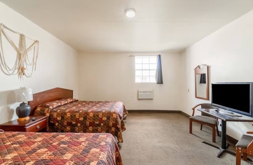 Brownsville Hotel | Perfect for Family Stay | Steps to Historic Downtown Brownsville