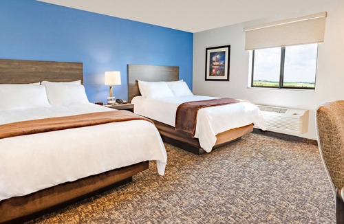 Avondale Hotel | Perfect for Travelers – Great Amenities & Location in Avondale!