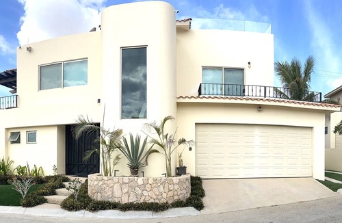 El Tezal Villa | Perfect House with 3-Bedrooms, 3Baths and amazing views of the beach.