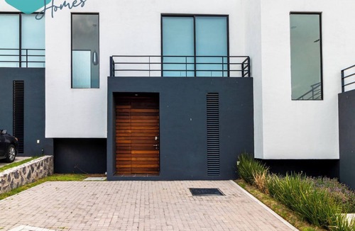 El Marques House | Pergola Zinco Airbnb PLUS.