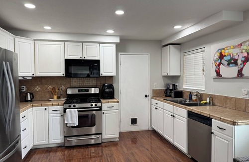 Los Serranos House | Pet friendly 2 BR 2 BA Private Front yard Retreat
