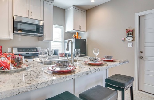 Brownsville Apartment | Pet-friendly Brownsville Apartment w/Yard!