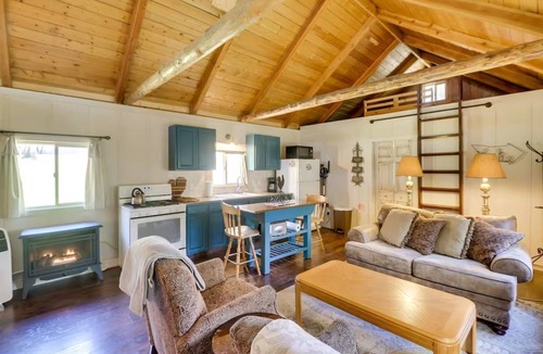 Rexford Cottage | Pet-Friendly Cottage w/Hot Tub Lake Koocanusa