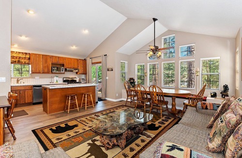 Big Bear Lake Cabin | PET FRIENDLY! Expansive Game Room with Pool Table, Ping Pong, Air Hockey & more! HOT TUB! Walk to Lake!