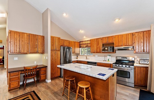 Big Bear Lake Cabin | PET FRIENDLY! Expansive Game Room with Pool Table, Ping Pong, Air Hockey & more! HOT TUB! Walk to Lake!