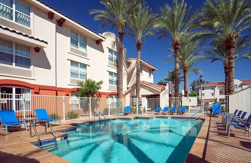 Shea Business Park Apartment | Pet-friendly Property Near OdySea Aquarium AZ! Outdoor Pool, Full Kitchen!