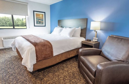 Sundance Hotel | Pet-Friendly Queen | Recliner + Full Kitchen | 2.2 mi to Sundance Park