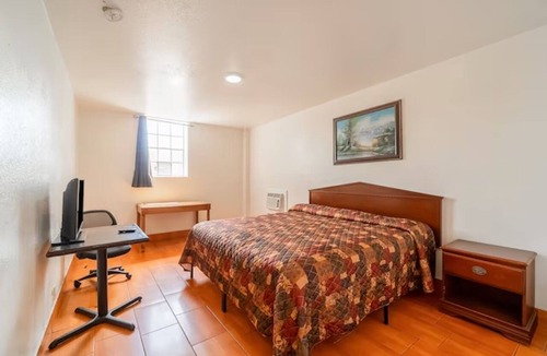 Brownsville Hotel | Pet-Friendly Room near Gladys Porter Zoo, 1.3 miles away only!