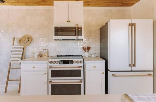 Joshua Tree House | Petit Noir Remote Retreat, Yoga Deck, Hot Tub