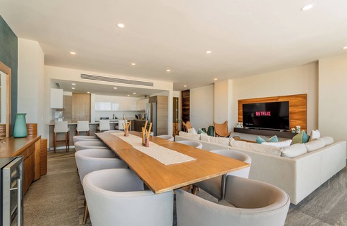 Downtown Cancun Apartment | PH RIVA, 300m with ocean and beach view.