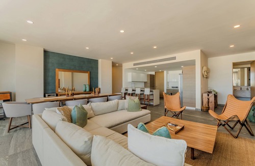 Downtown Cancun Apartment | PH RIVA, 300m with ocean and beach view.