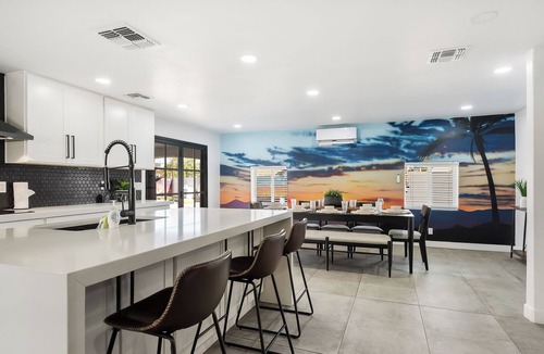 Maryvale Villa | Phoenix Villa - Private Resort Style backyard, Pool, Volleyball, Putting Green