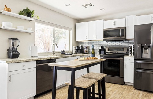 Roadrunner Estates East House | PHX Scottsdale Oasis 4BR Private Pool Hot Tub Resort-Style Patio Shop Dine Golf