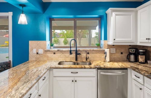 Peoria House | Pickleball + Heated Pool & Spa | Sleeps 16